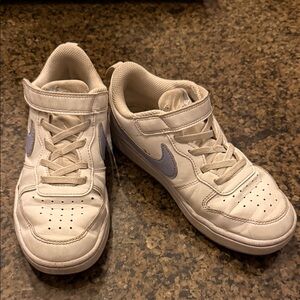 Nike Kids Court Borough Low. White and baby blue sz 2.5